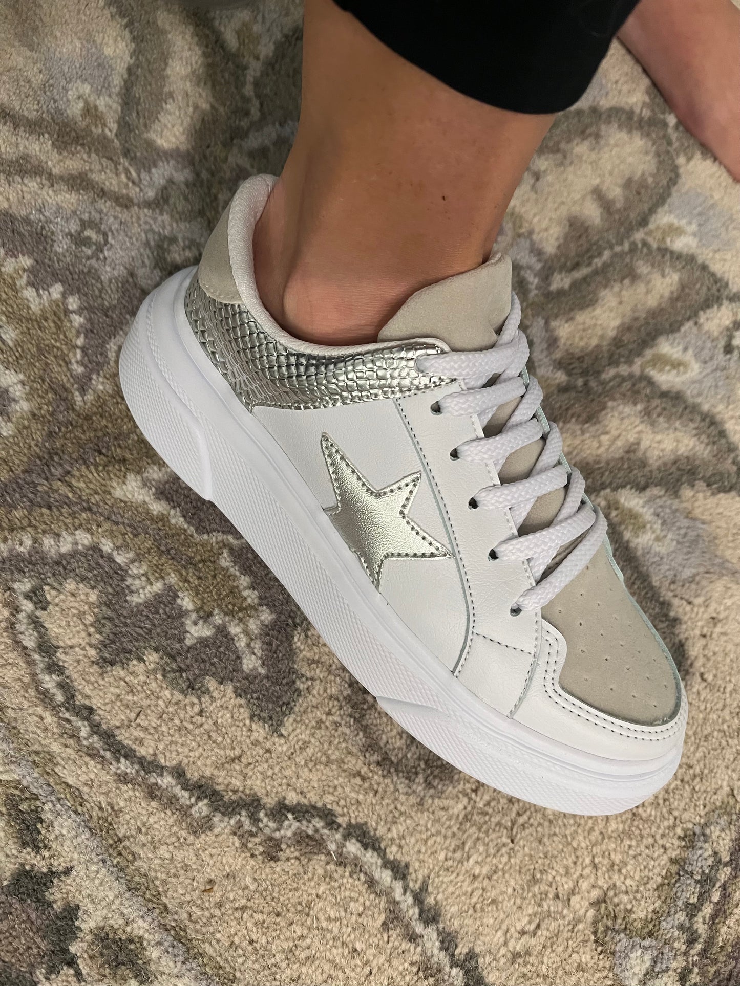 ARIA 28 Sneakers